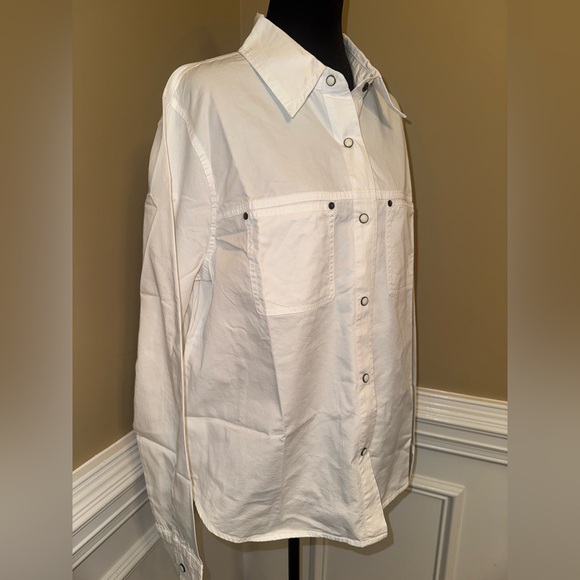 NWT Retail $69 HUE Long Sleeve Button Down Shirt - Picture 2 of 8